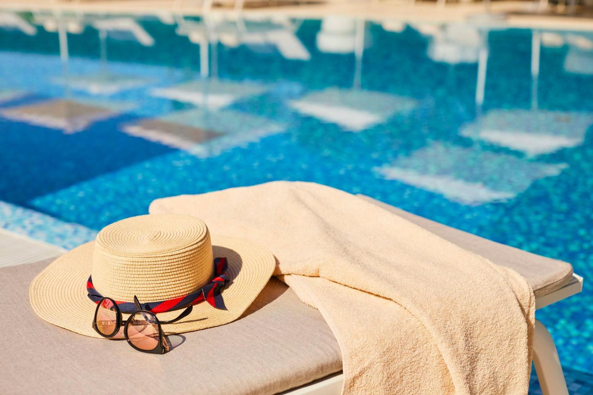 Hotel Kempinski Palace Πορτορόζ Εξωτερικό φωτογραφία A towel at a pool